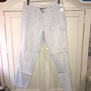 GAP WOMEN’S GIRLFRIEND CHINO PANTS